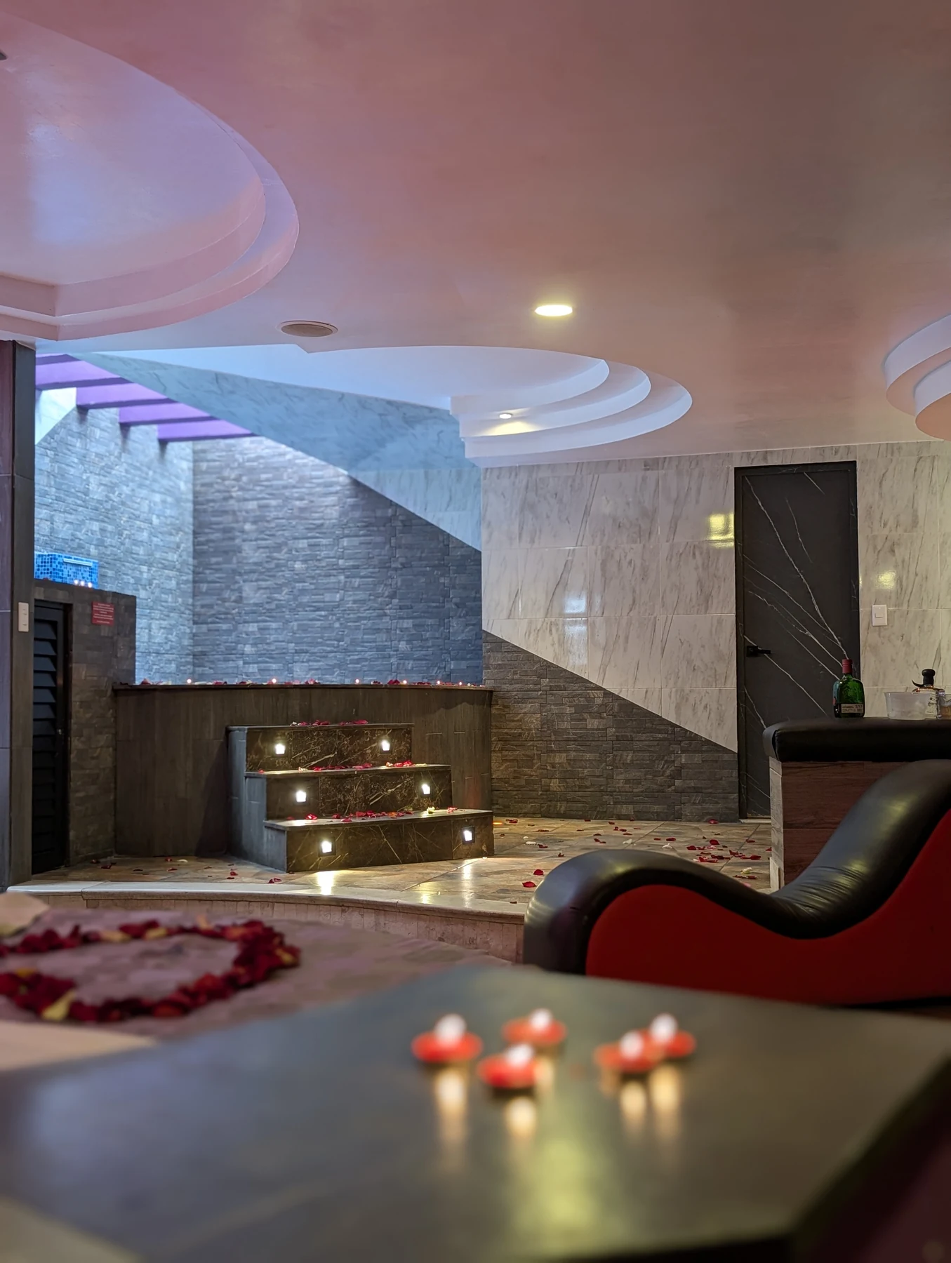 Suite Alberca decorada para una visita romantica